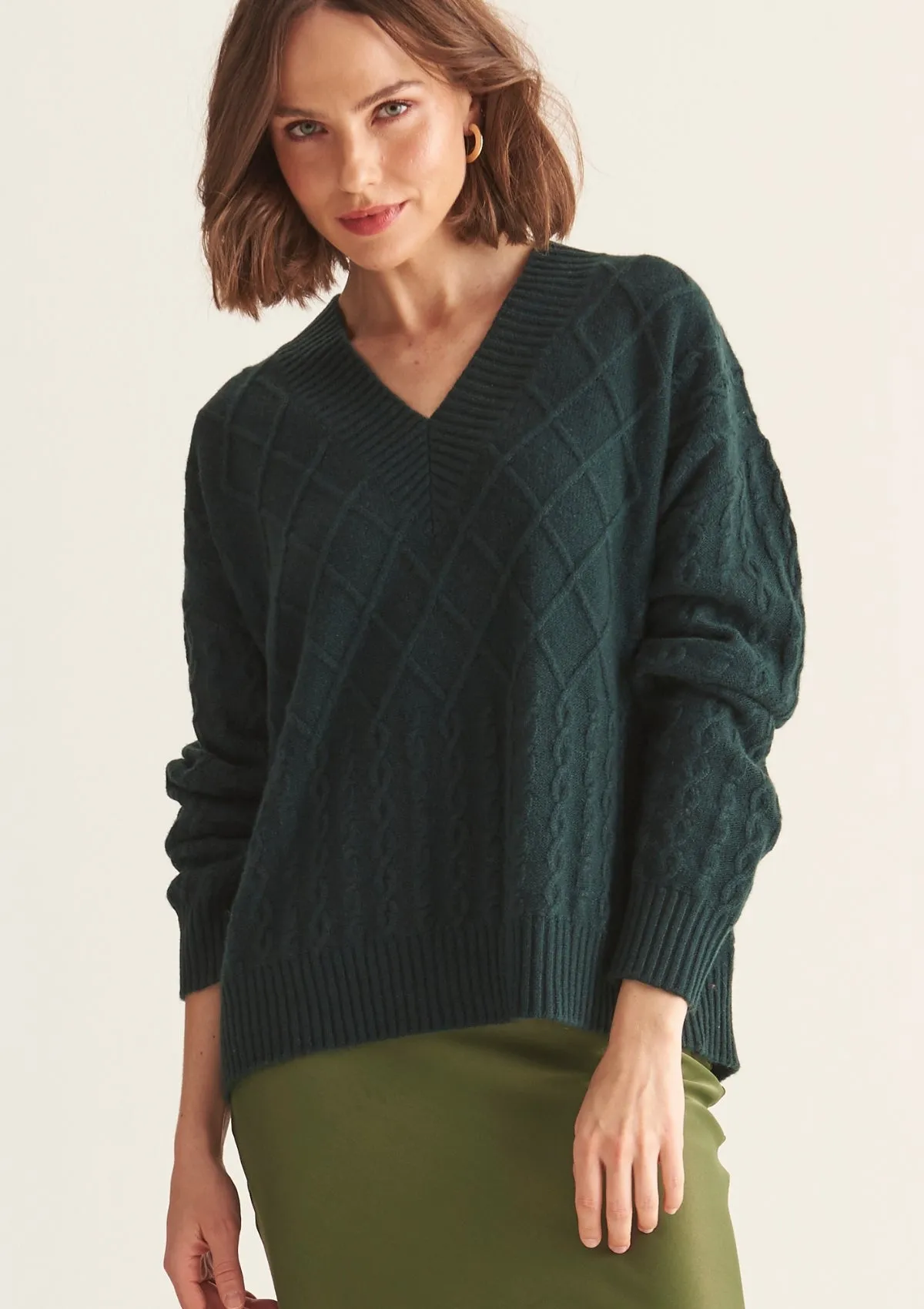 Ribbed Trim Cable Cashmere V Neck Sweater in Bottle Green