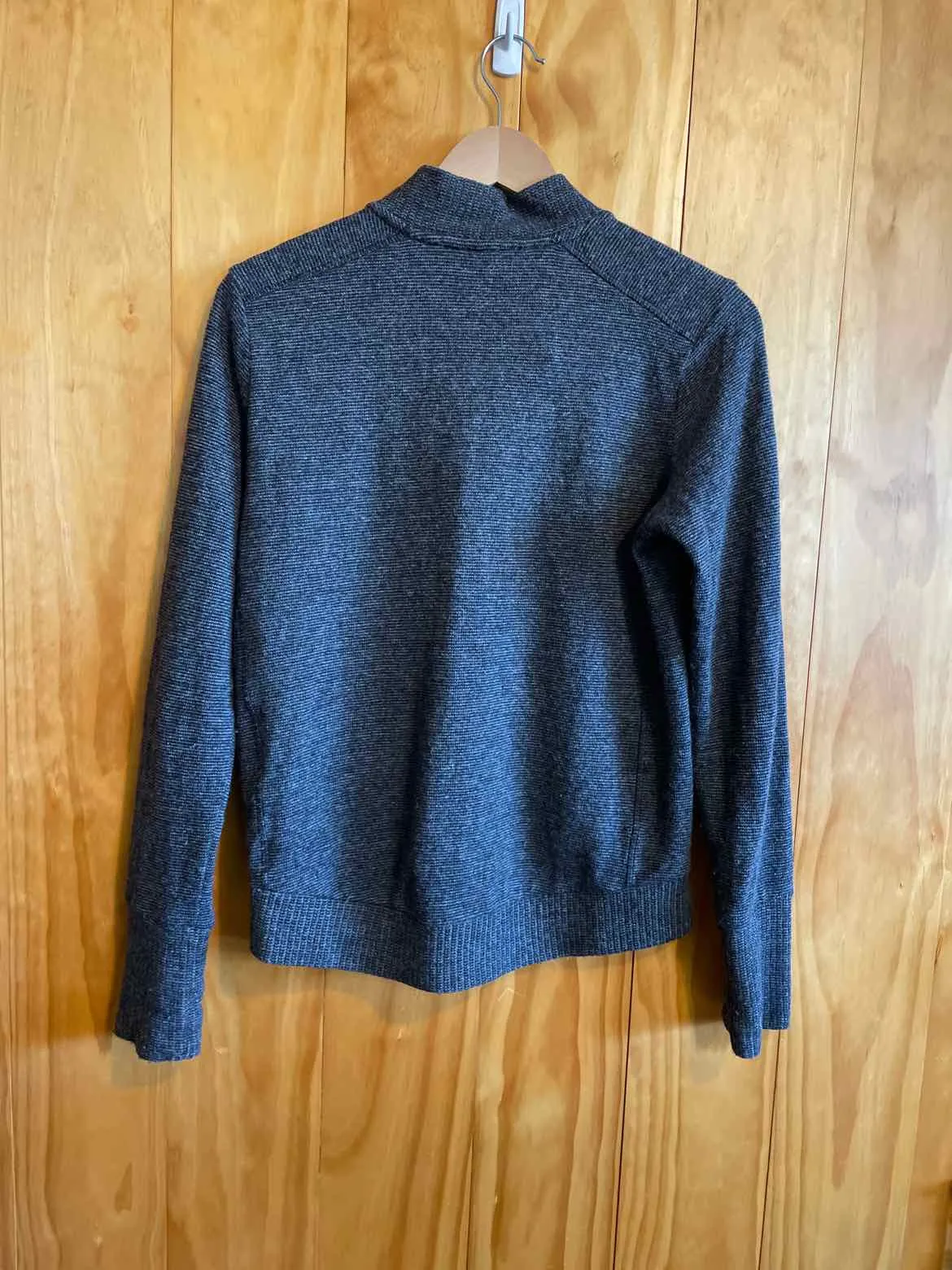 Size Small Mountain Hardwear Gray Women's Sweater & Sweatshirt