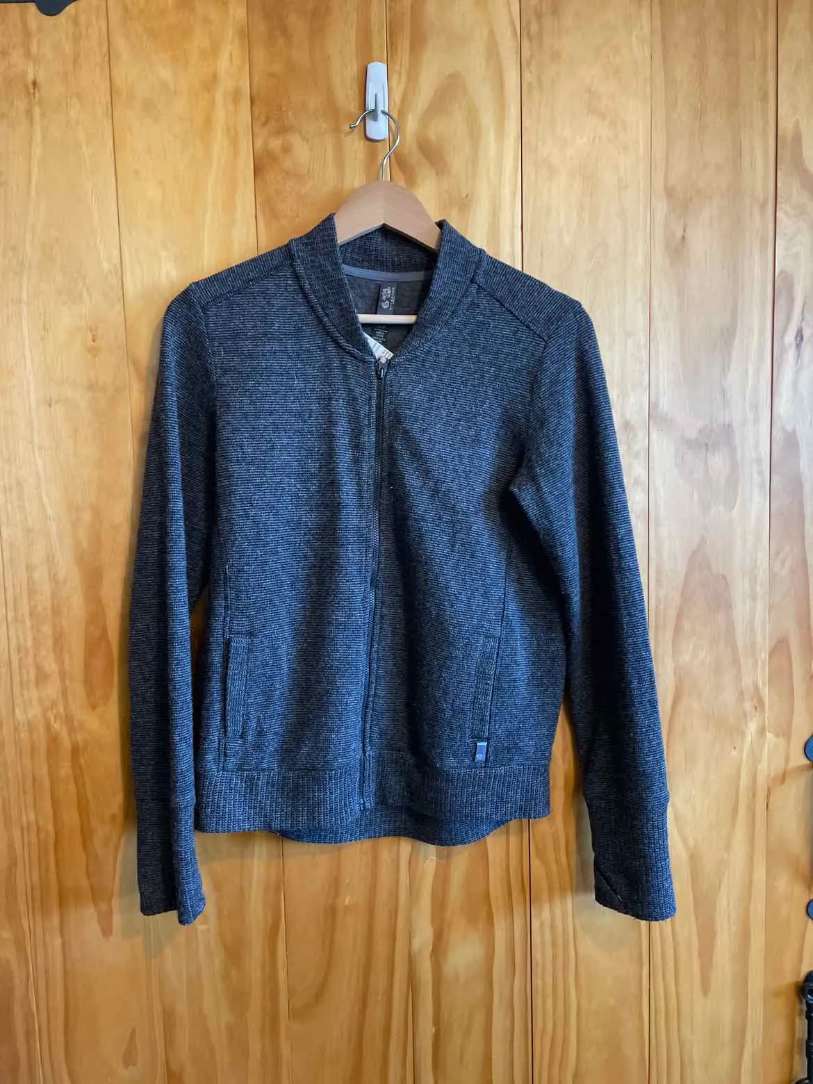 Size Small Mountain Hardwear Gray Women's Sweater & Sweatshirt